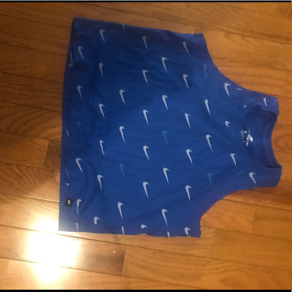 Cropped Nike workout tank top
